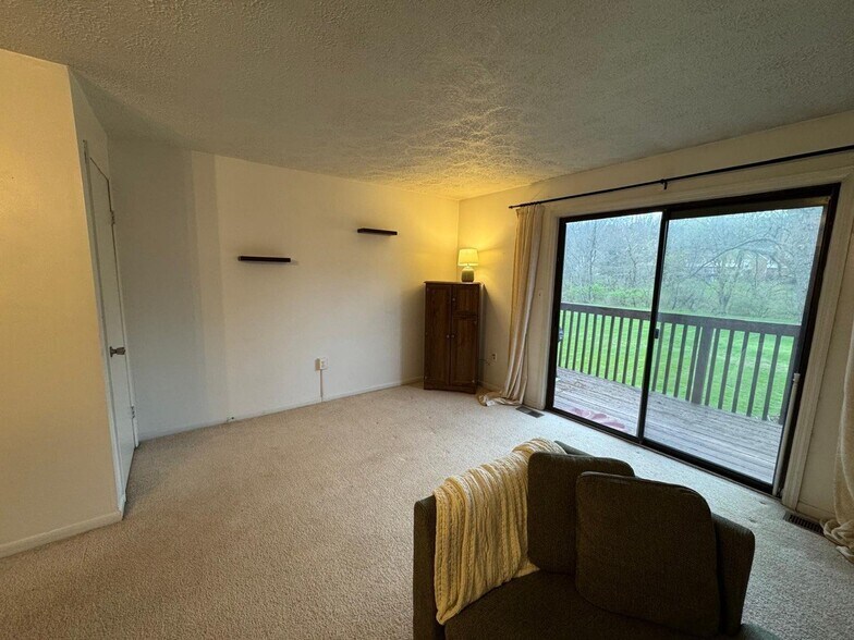 Building Photo - 307 Brookside Ln