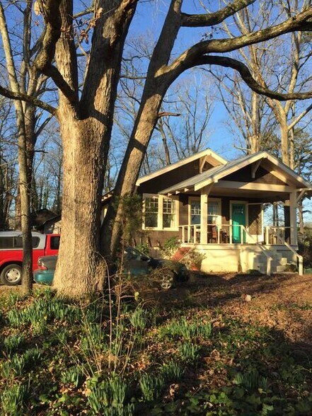 Building Photo - 2200 Shoal Creek Dr