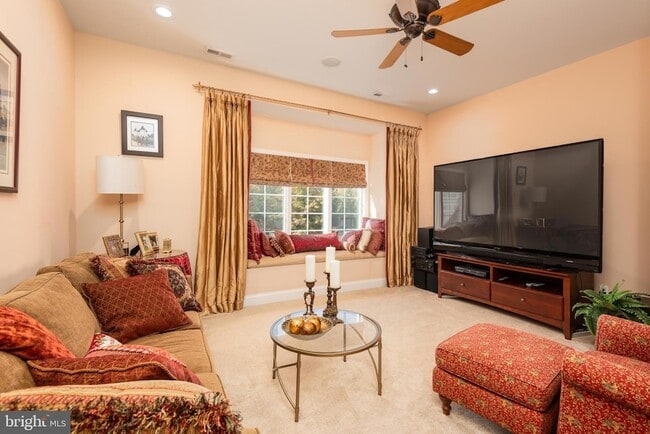 Building Photo - 2620 Love Point Rd