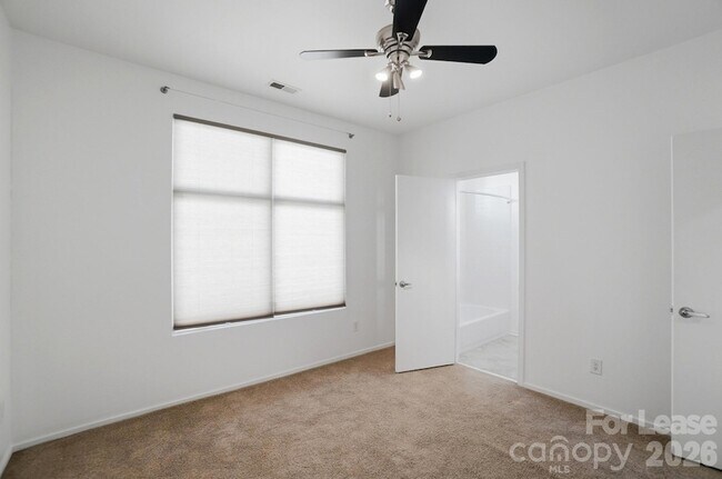 Building Photo - 921 Westbrook Dr