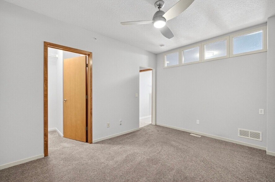 Building Photo - 640 S 50th St