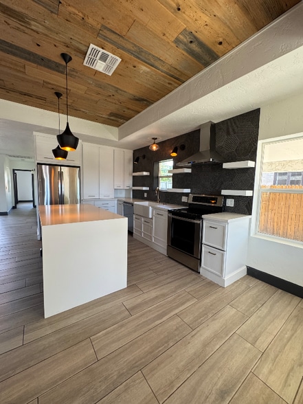 Building Photo - 1616 E Willetta St