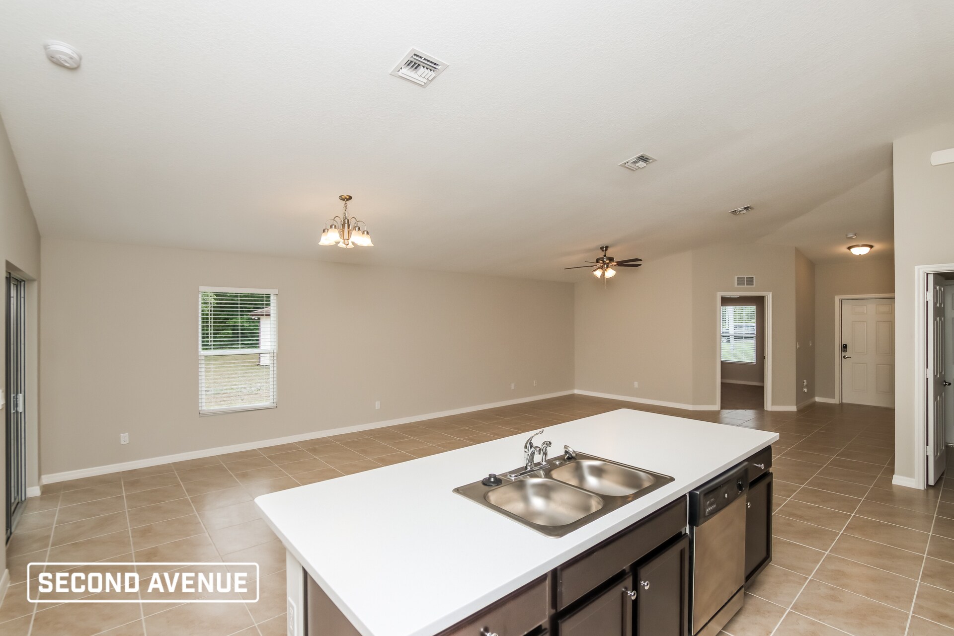 Building Photo - 1576 Summit Rd