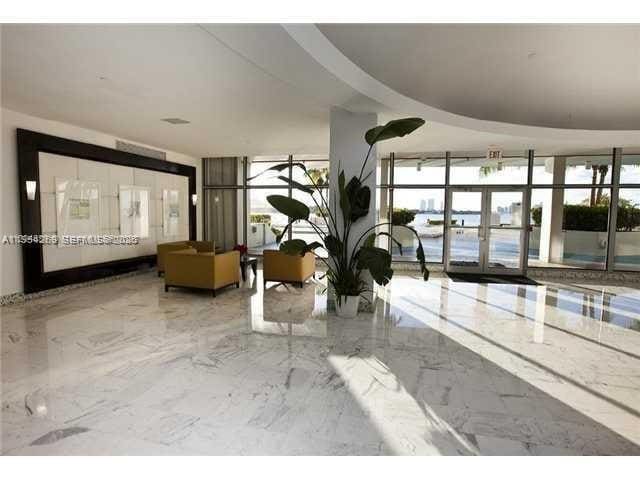 Building Photo - 1000 West Ave