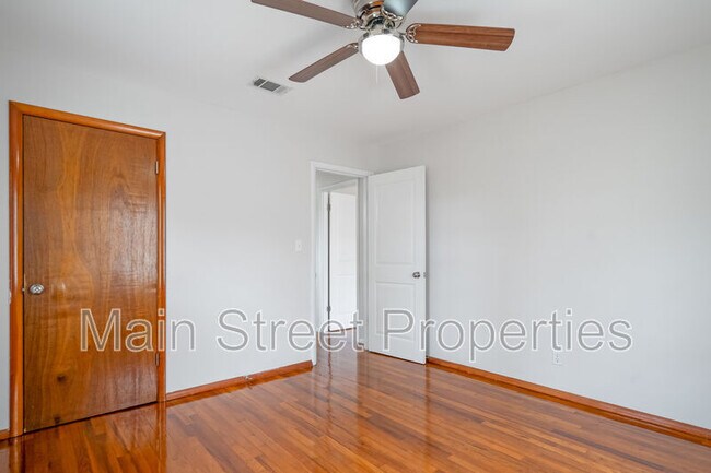 Building Photo - 118 Czar Ln