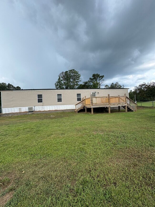 Building Photo - 3 Bed, 2 Bath Mobile Home Near Coldwater E...