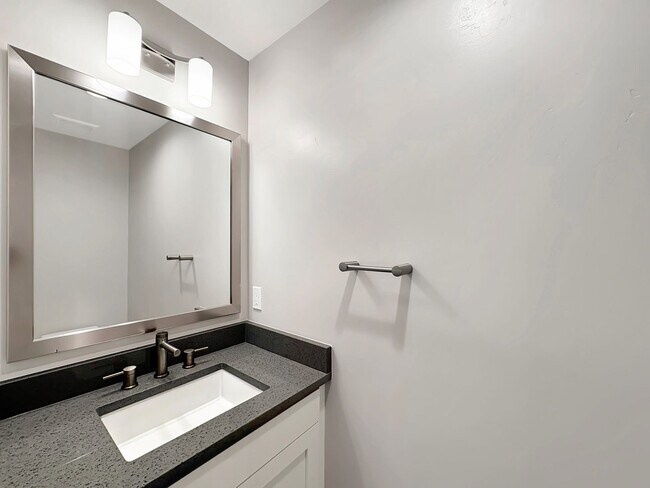 Building Photo - Spacious San Elijo Hills Home with 2-car G...