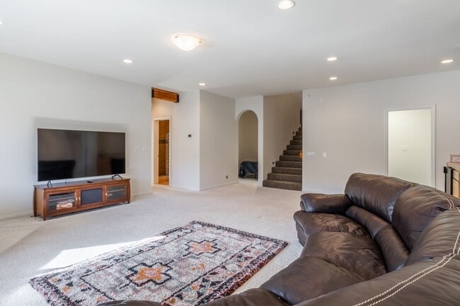 Building Photo - Mountain View Haven