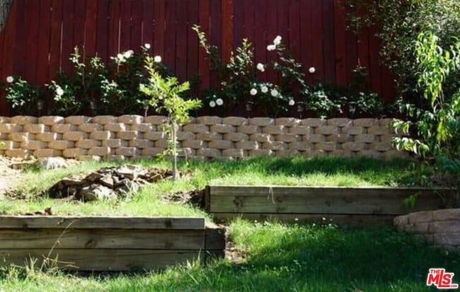 Building Photo - 638 N Topanga Canyon Blvd