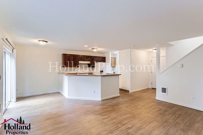 Building Photo - Connell 338/340-Maskrey