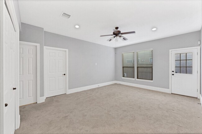 Building Photo - 1346 Studer St