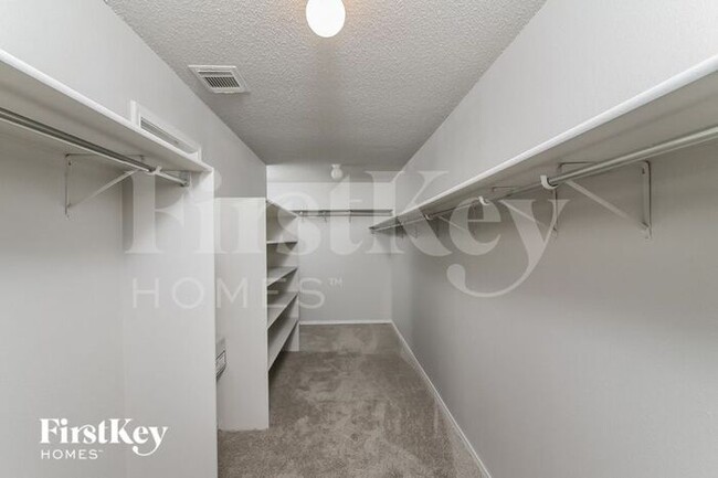 Building Photo - 2652 Westover View