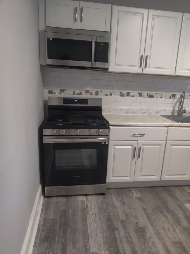 Building Photo - 127 E Coulter St