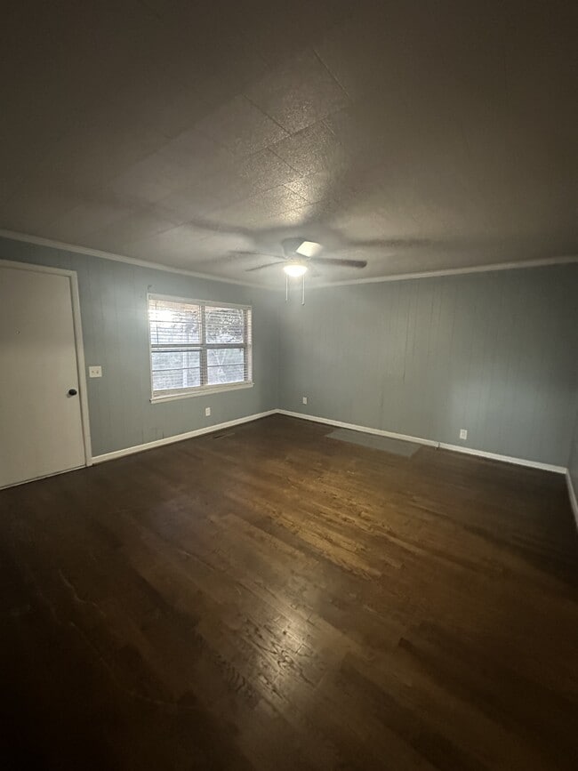 Building Photo - 1633 Yvonne Dr