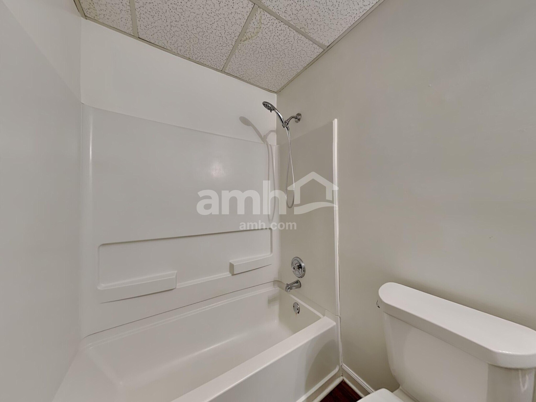 Building Photo - 2062 Spicers Ln
