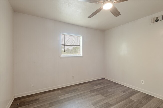 Building Photo - 525 12th St