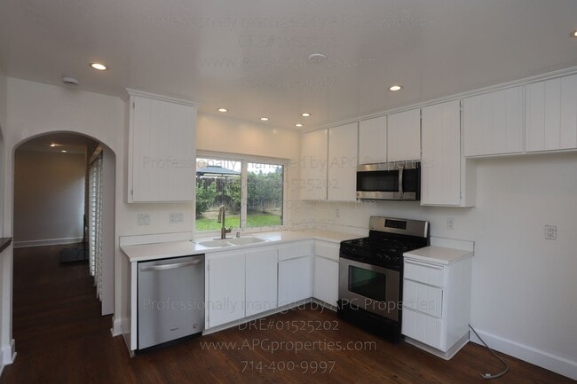 Building Photo - 25502 McIntyre St