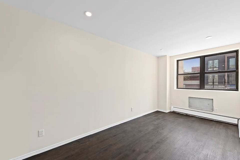 Building Photo - 825 Madison St