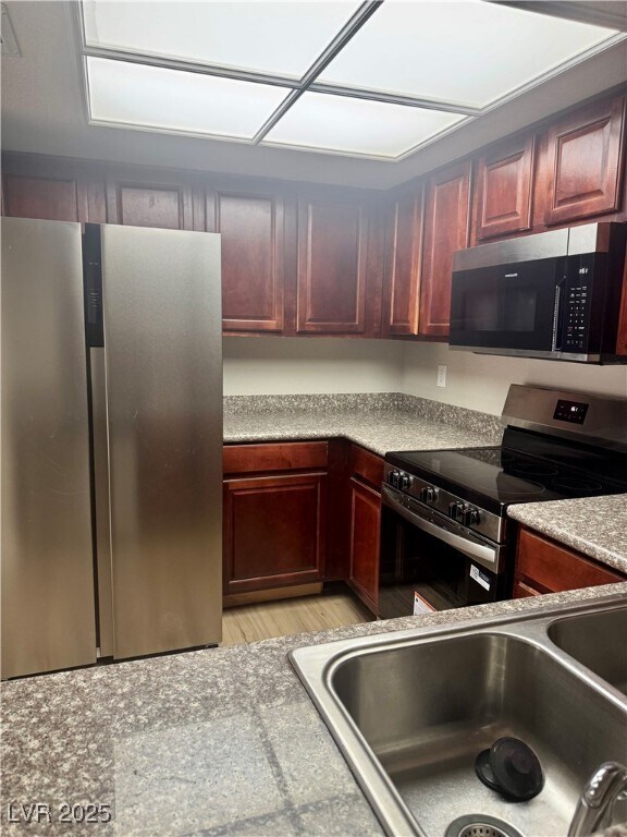 Building Photo - 2112 Sunfish Dr