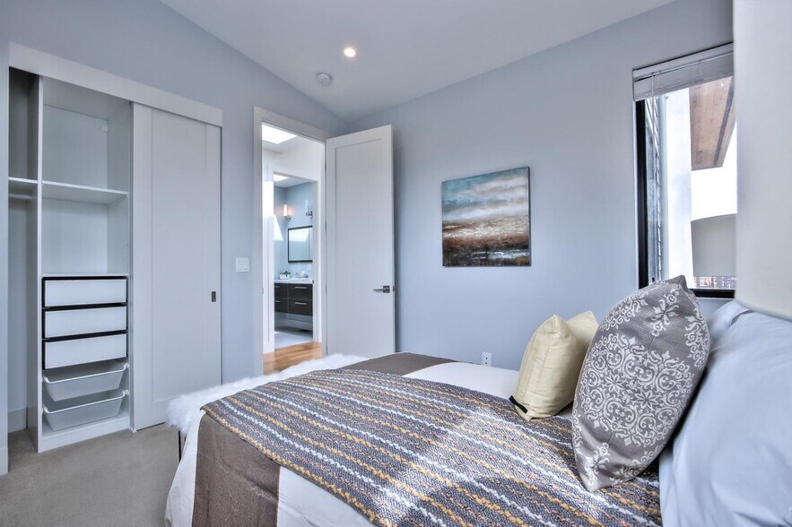 guest bedroom - 363 Beemer Ave