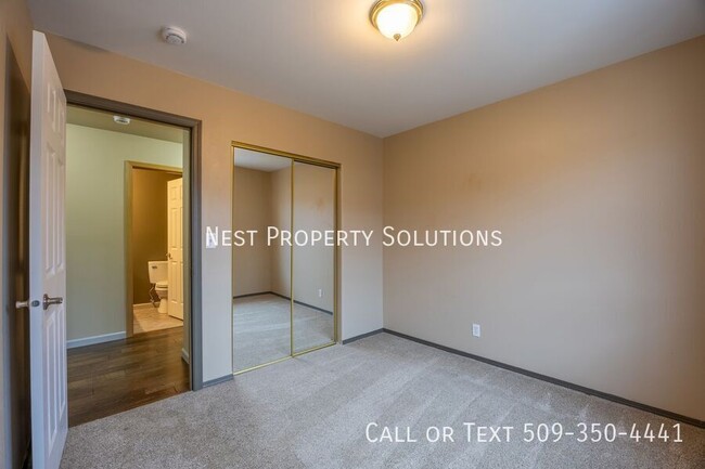 Building Photo - 1525 S Bailey Ave