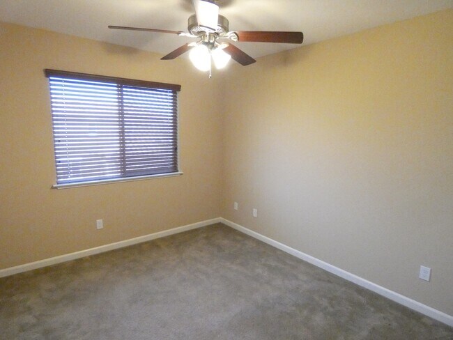 Building Photo - 4/2.5 N. Vacaville home with solar!