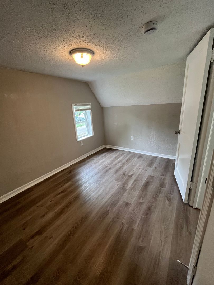 Building Photo - 6126 S Benton Ave