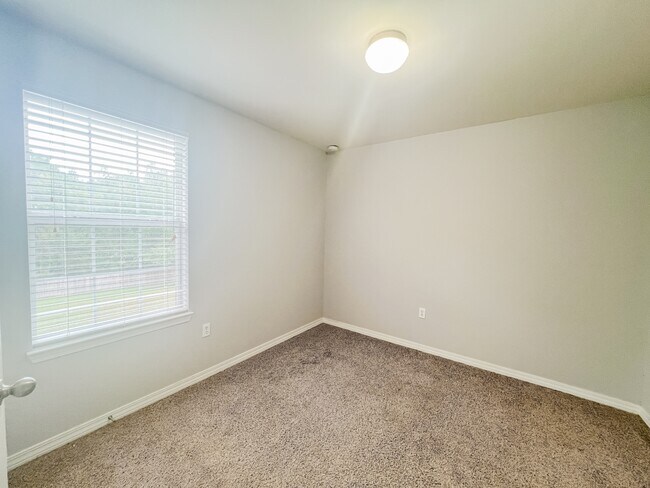 Building Photo - 122 Peoria Blvd