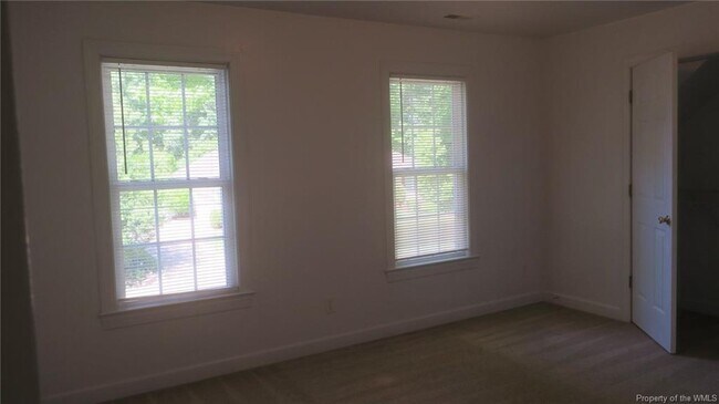 Building Photo - 128 Great Glen