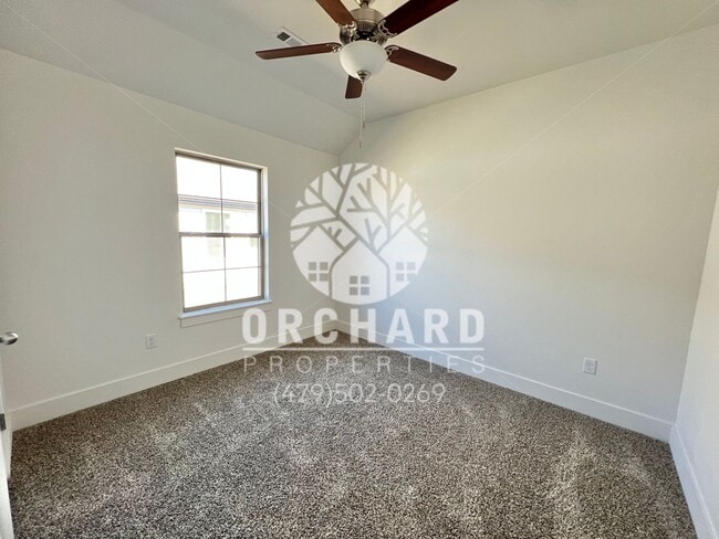 Building Photo - Single-Family Home- Desirable Huntley Plan