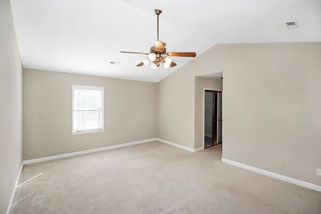 Building Photo - Well Maintained 4BD/2.5BA Home in the Cheshunt Community!