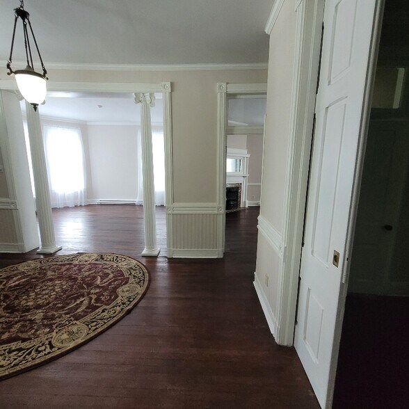 Building Photo - 233 S Prospect St