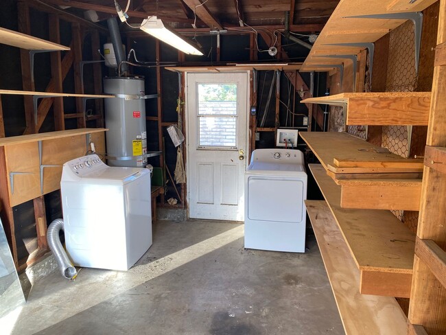 Building Photo - Top Floor 2-Bedroom Duplex in Fletcher Hills