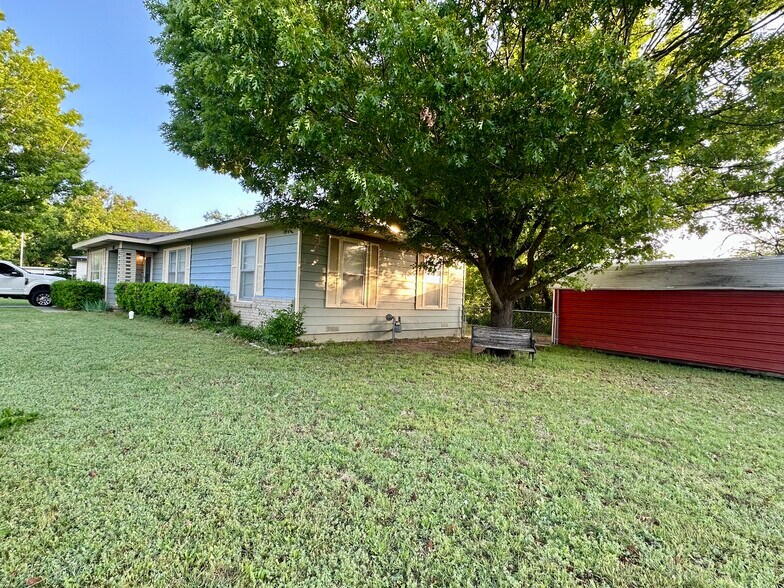 Building Photo - 1316 Eastview Dr