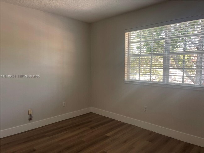 Building Photo - 160 SW 117th Terrace