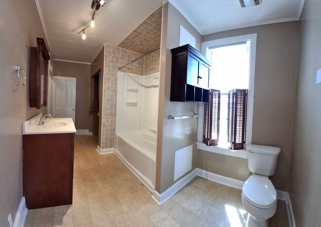 Building Photo - Short Term 2 Bed 1 bathroom Rowhome in Col...