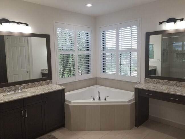 Building Photo - 11651 Oakwood Preserve Pl