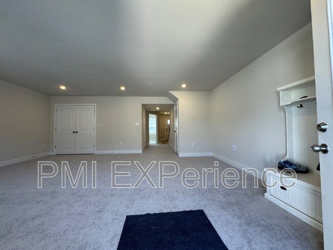Building Photo - 10705 Millport St