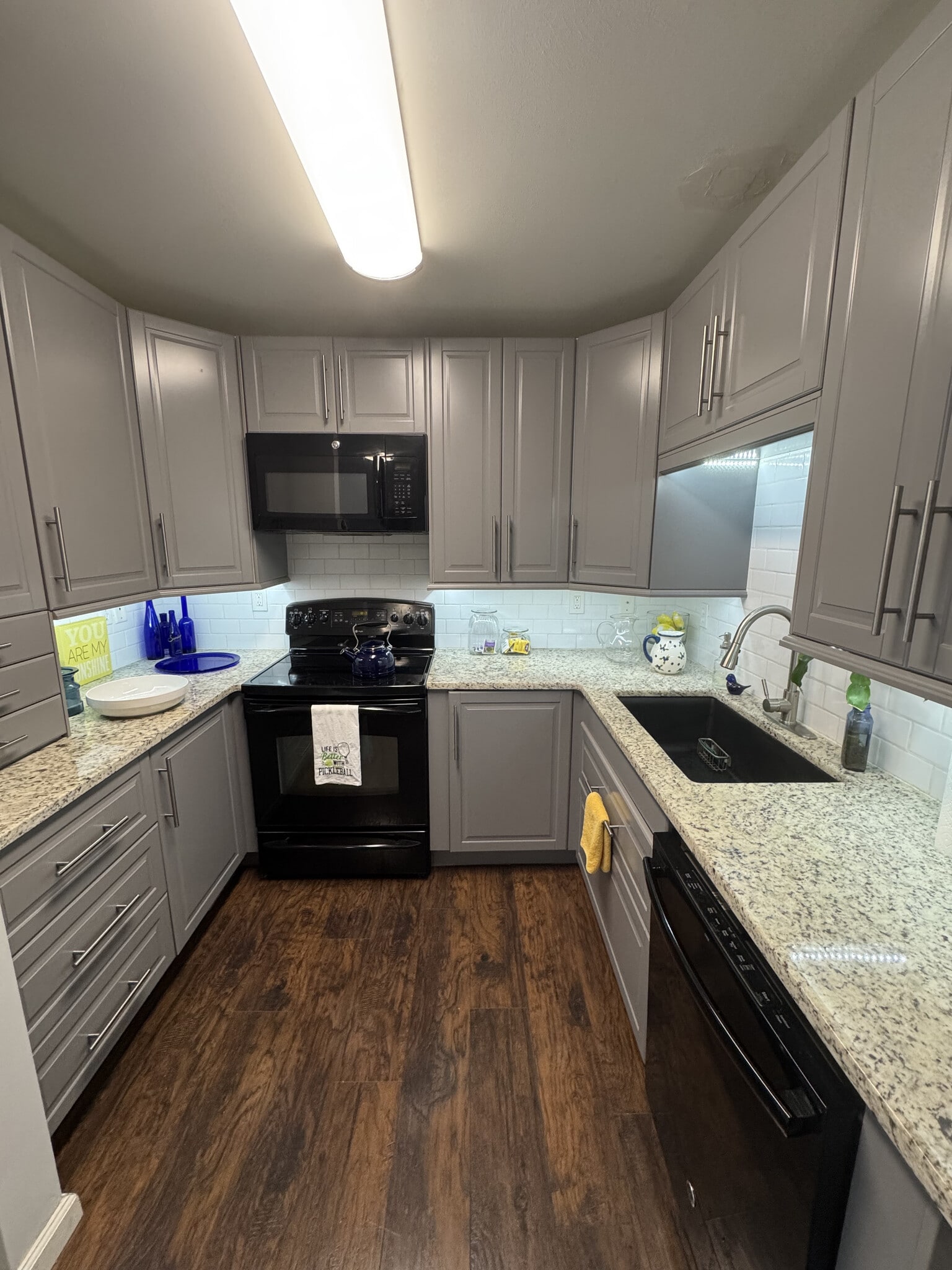 Spacious Kitchen - 401 Heritage Commons Cir