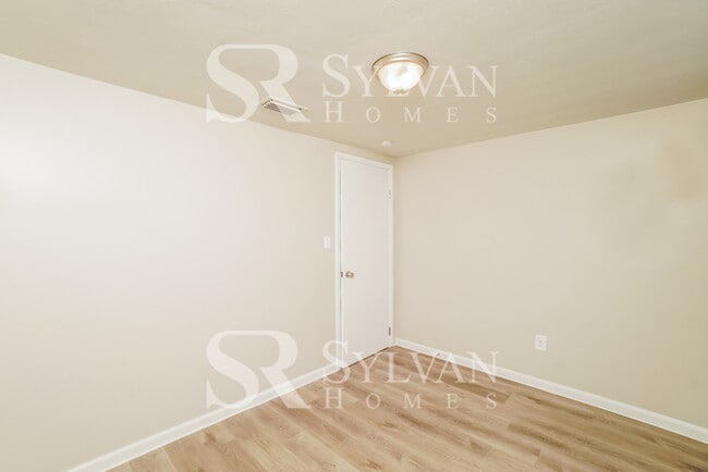 Building Photo - Lease today! No extra charge for contentment and relaxation!