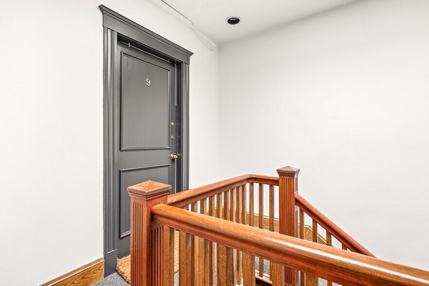 Building Photo - 48 Robinwood Ave