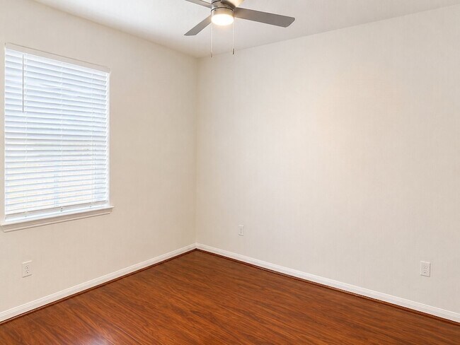 Building Photo - 38106 Sweetwater Cir