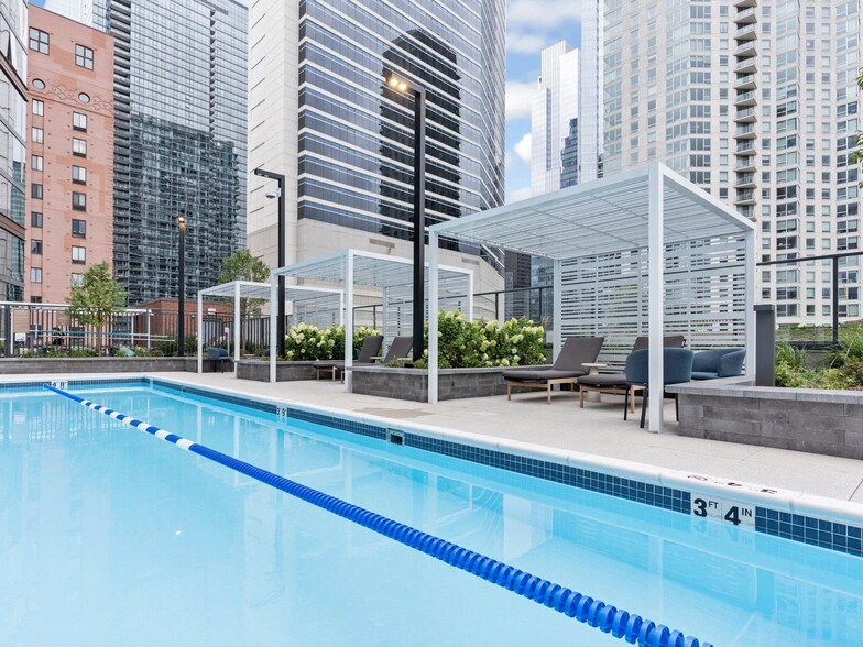 Building Photo - 345 N Canal St