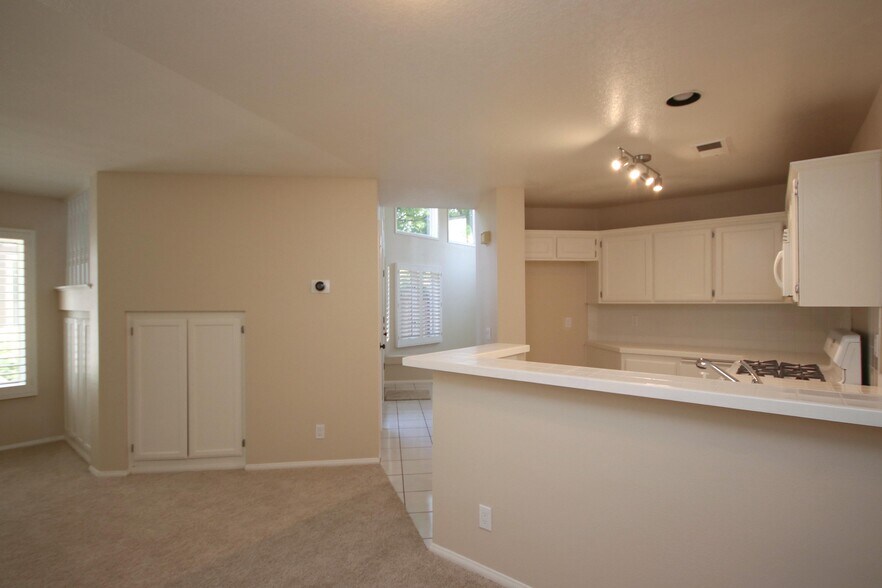 Building Photo - 1074 Rocton Dr