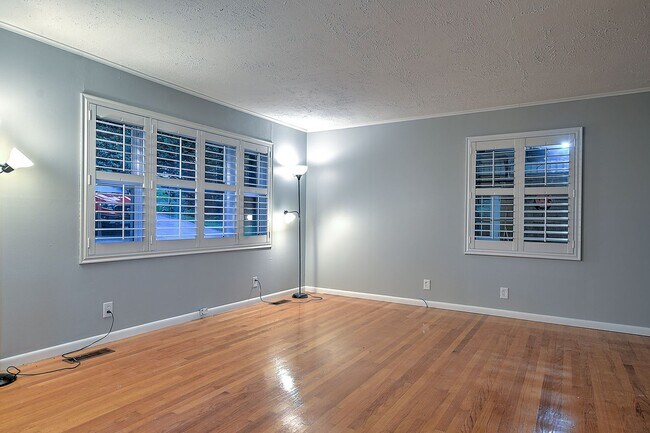 Building Photo - 680 Elk Dr