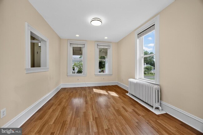 Building Photo - 855 N Pleasantview Rd