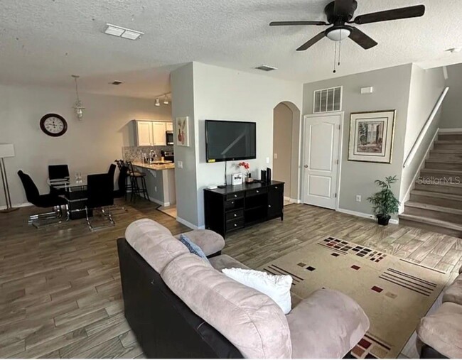 Building Photo - 1737 Royal Ridge Dr