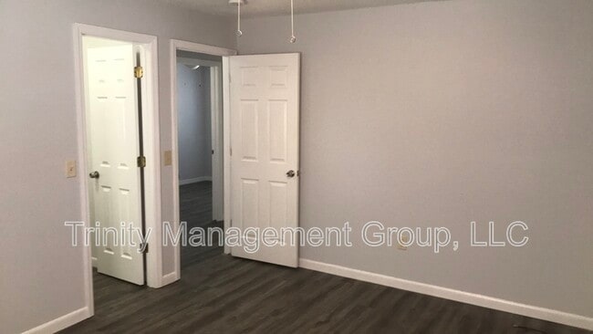 Building Photo - 2240 NE 39th St