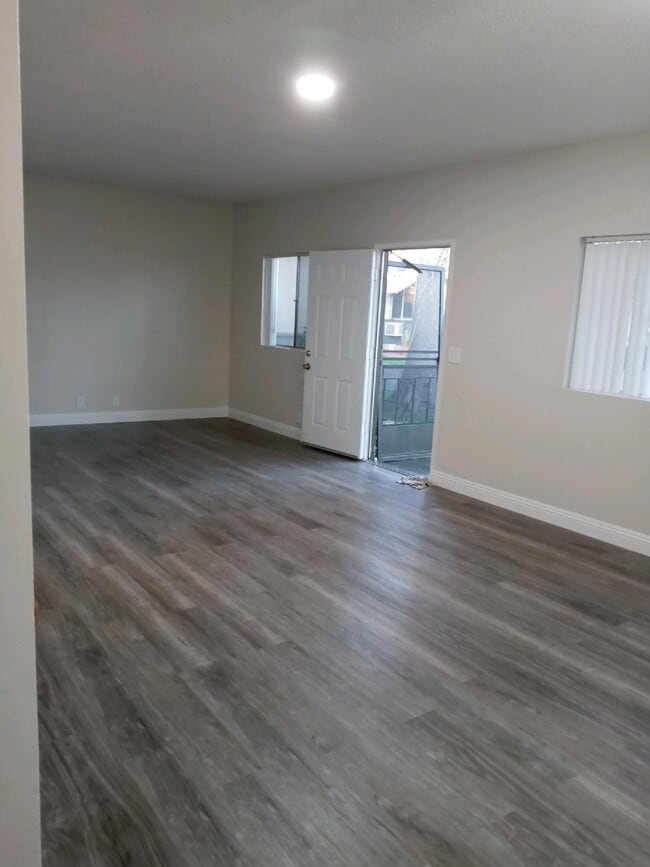 Living Room - 519 Linwood Ave