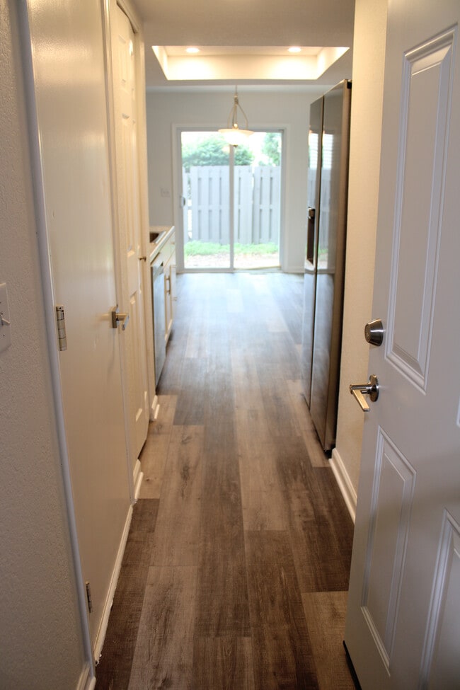 Building Photo - 6135 Sawmill Woods Dr